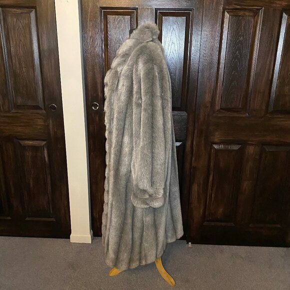 Full Length Faux Fur Gray Medium Size Coat - Picture 4 of 5